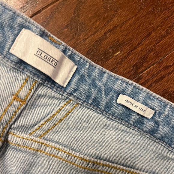 Closed Baker High-Rise
Distressed Slim Jeans sz 28 - Picture 11 of 13